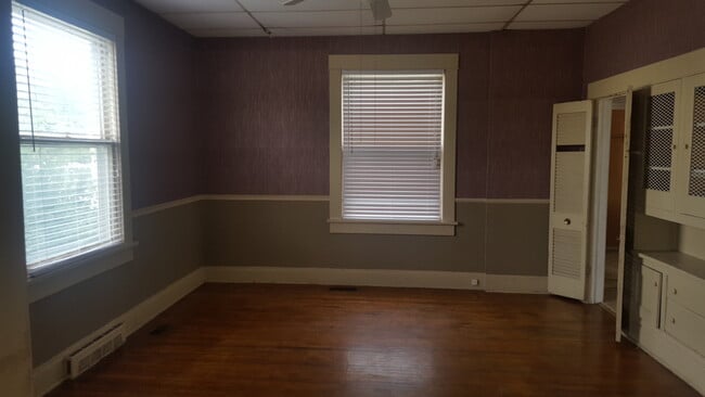 Photo - 1100 SE Dewey Ave