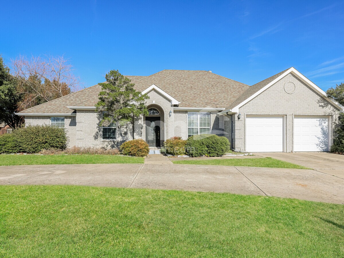 Photo - 208 Lakewood Trail