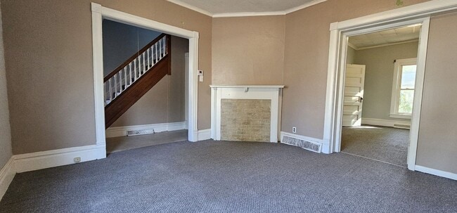 Building Photo - 602 E Ravine Ave