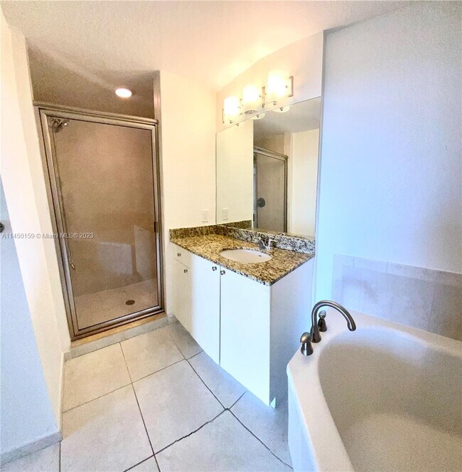 Photo - 1830 Radius Dr Unidad 908