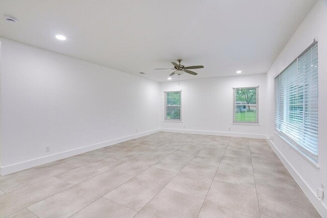Photo - 1800 Grace St
