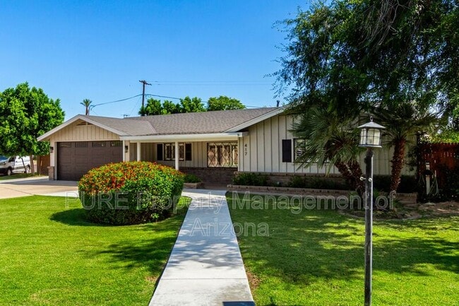 417 E Rose Ln