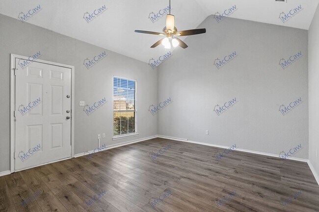 Photo - Fresh 3/2 Duplex in Weatherford!