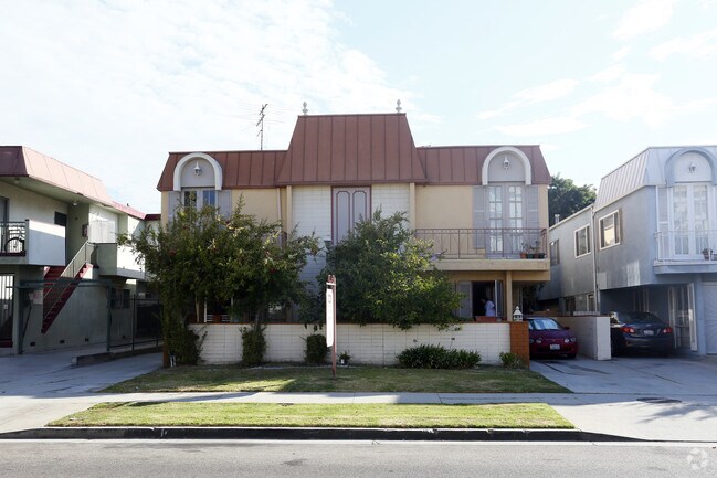 3636 Clarington Ave