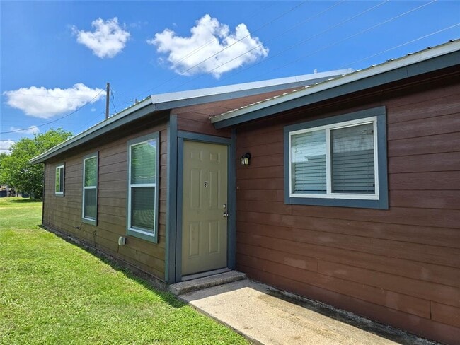 Building Photo - 502 Sturgis St