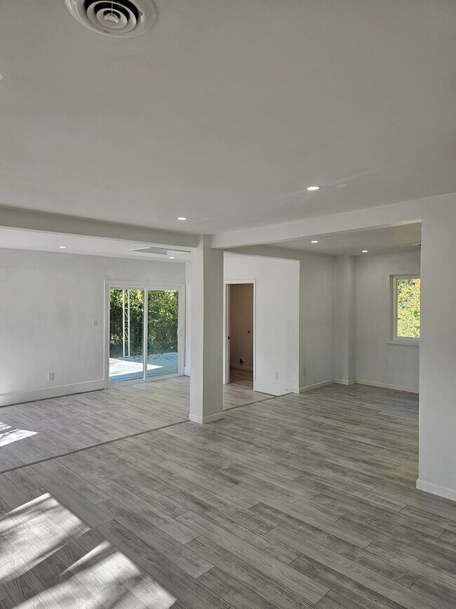 Photo - 432 Maryle Ct