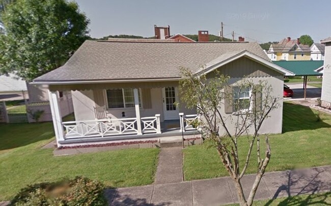 Building Photo - 311 5th St