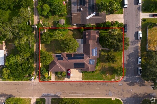 Building Photo - 1635 Sam Houston Dr Rental