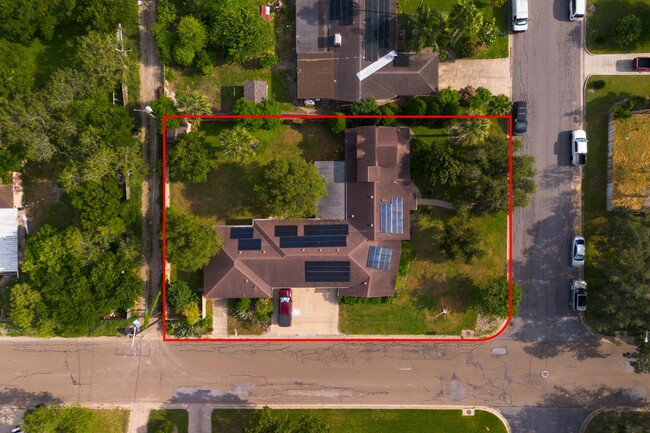 Building Photo - 1635 Sam Houston Dr Rental
