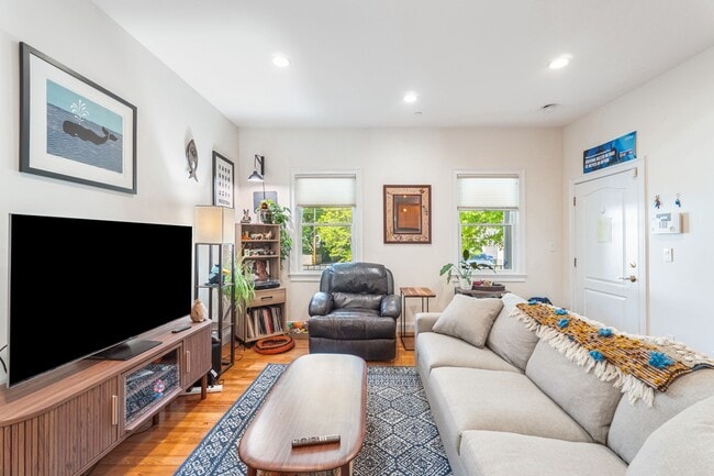 Building Photo - 112 Academy Hill Rd Unit 1 Rental