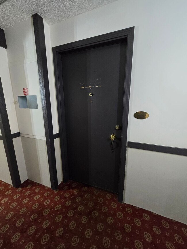 Photo - Spanish Towers 2 Bedroom Unit In Secured B... Unit 361