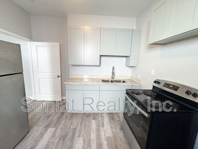 Photo - 2114 Painters St