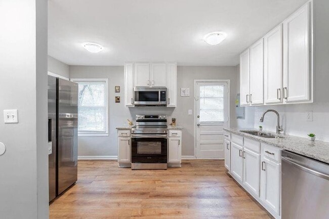 Photo - 965 Smith St