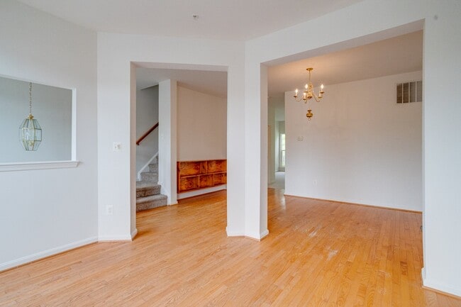 Photo - 103 Buttonwood Ct