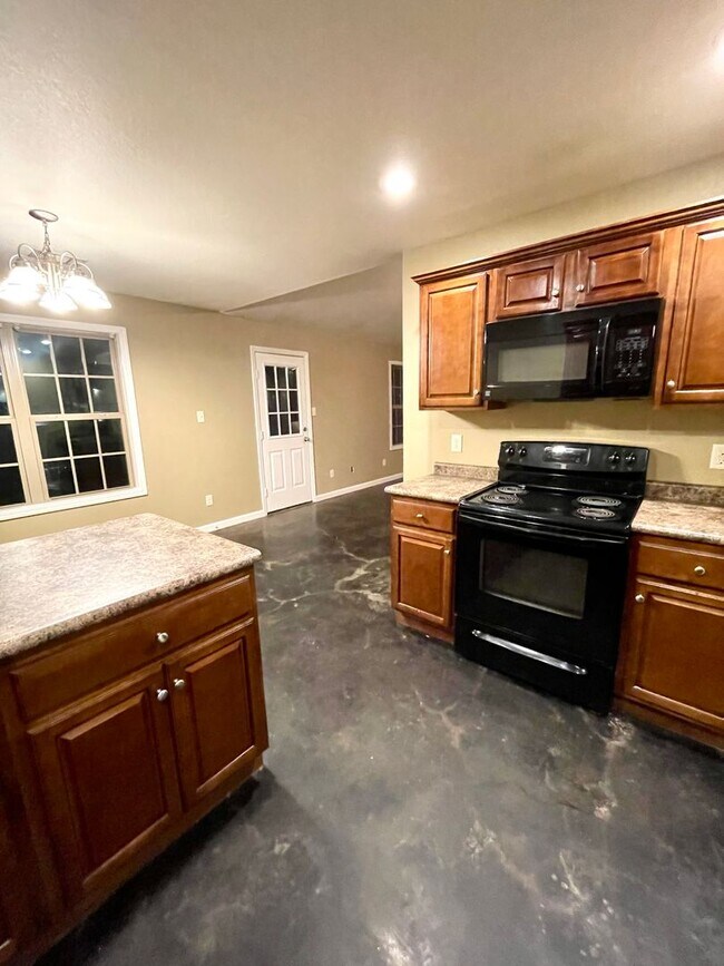 Photo - 3 Bed / 2 Bath in Brookland!