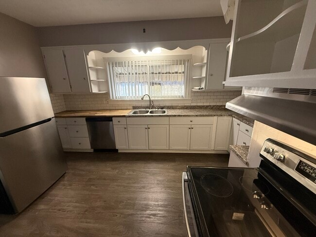 Photo - 429 Maple Ave