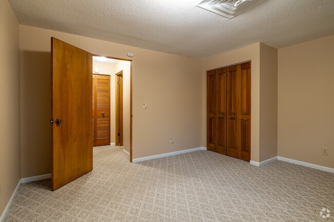 1BR, 1BA - 800-850SF - Bedroom