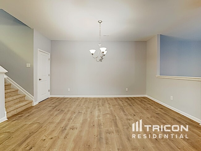 Photo - 3323 Lowland Dr