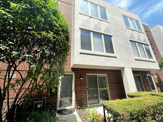 Building Photo - 2931 N Natoma Ave Rental