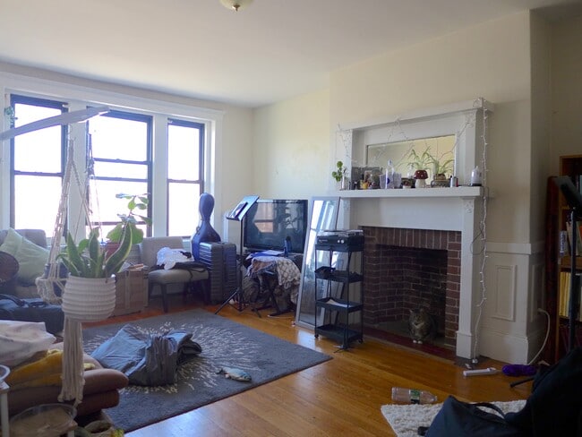 Photo - 1682 Commonwealth Ave Apartamentos