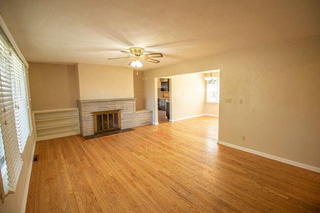 Building Photo - AVAILABLE MID JULY - COZY AND CHARMING 3BR HOME CLOSE TO CAMPUS