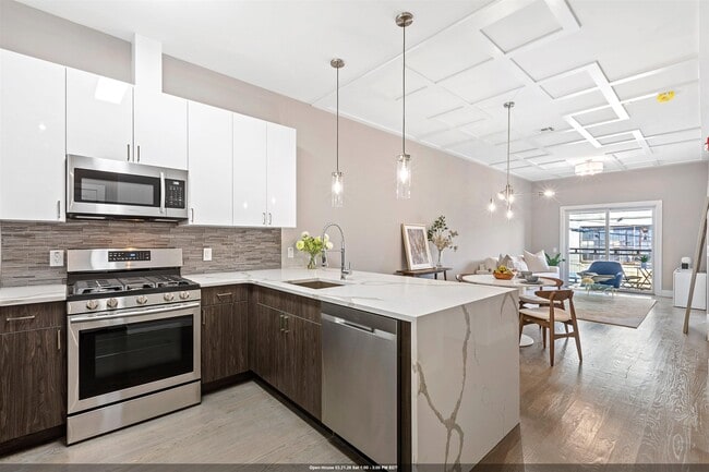 Building Photo - 313 Pine St Unit 205