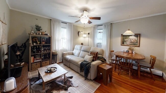 Building Photo - 11 Walnut St Unit 2