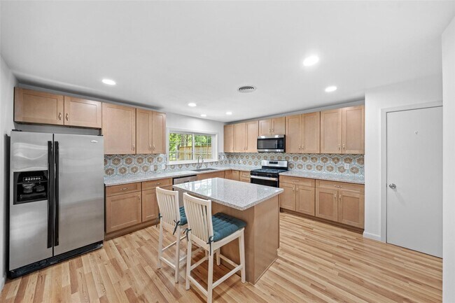 Photo - 9302 Walterville Rd Casa