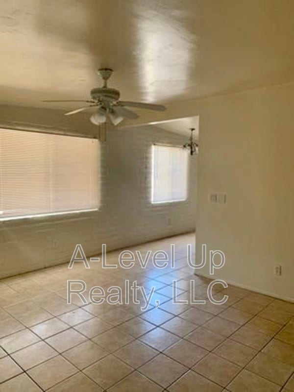 Photo - 316 E Elm St