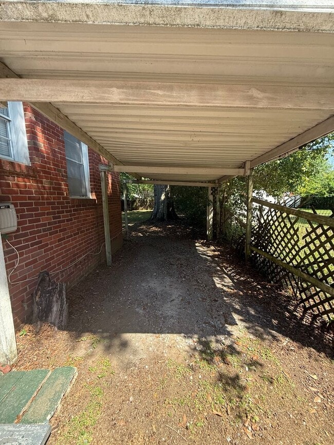 Photo - ** 3 bed 1 bath located close to downtown ** Call 334-366-9198 to schedule a self-showing