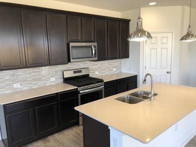 Photo - 1910 Crimson Rosella Trl