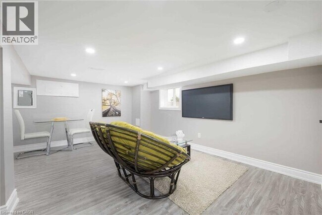 Photo - 65 Nash Rd N