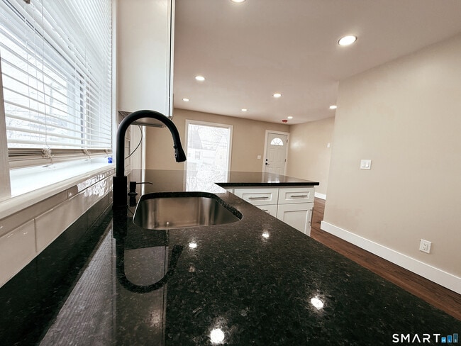 Photo - 260 Robin St