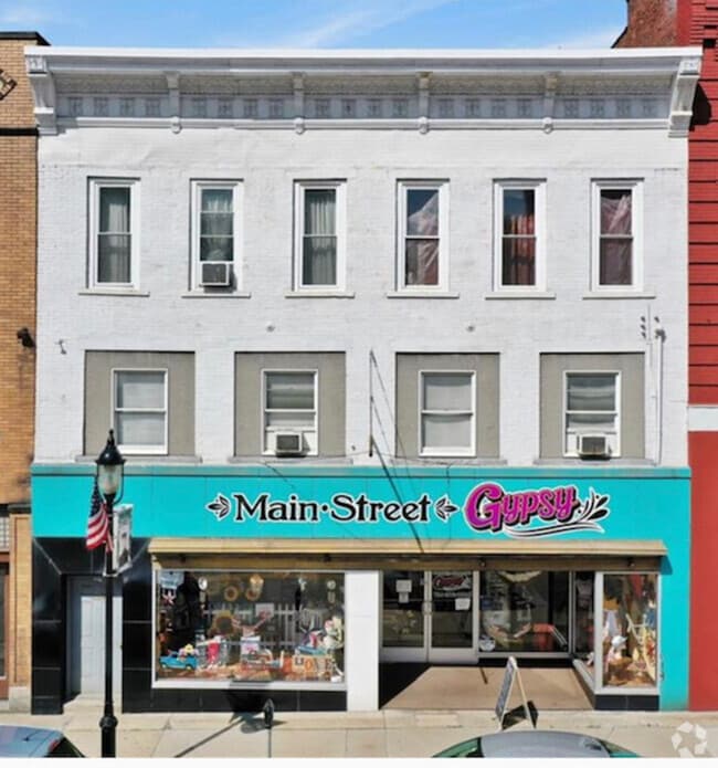 Building Photo - 219 W Main St Rental