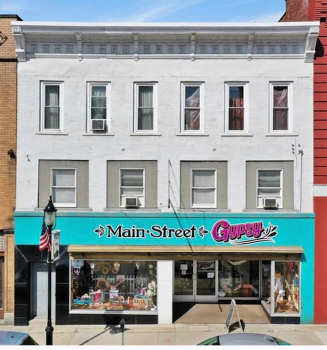 Building Photo - 219 W Main St Rental