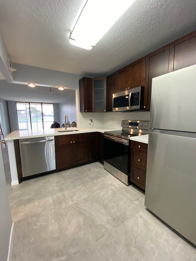 Building Photo - 11340 Taft St Unit 11340 Rental