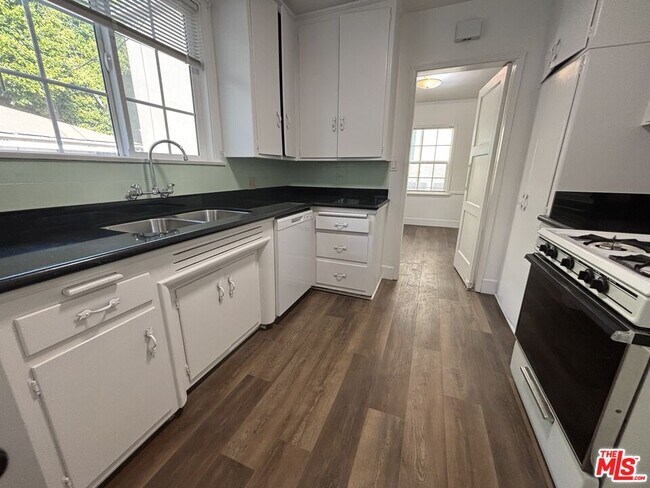 Photo - 1638 Greenfield Ave