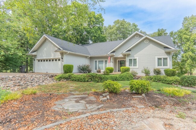 Building Photo - 10 Lindura Ln