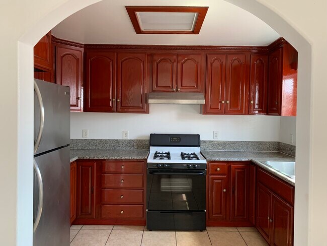 Photo - 1302 S Willowbrook Ave