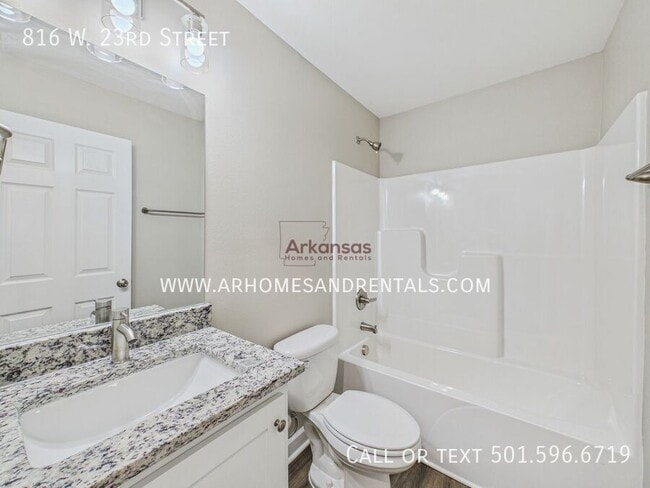 Photo - 816 W 23rd St