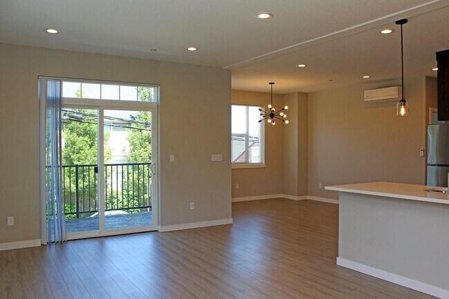 Photo - 1906 SE Tacoma St Unit 8118-B