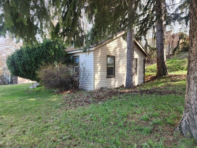 Photo - 505 SE South St