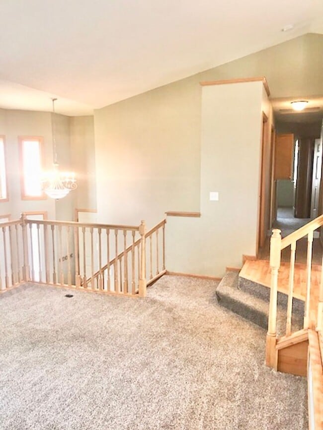 Photo - 5 bed 2 bath House for Rent