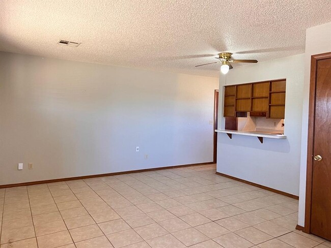 Photo - 928 N County Line Rd Townhome