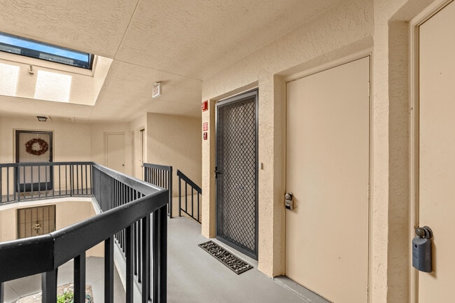 Photo - 2083 NE Collins Cir Unit 8-100