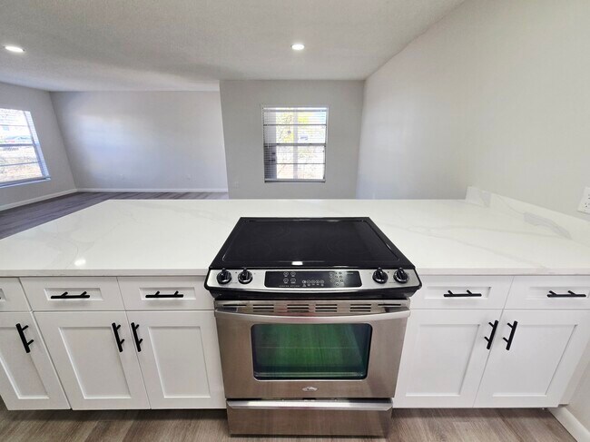 Photo - 843 42nd St S