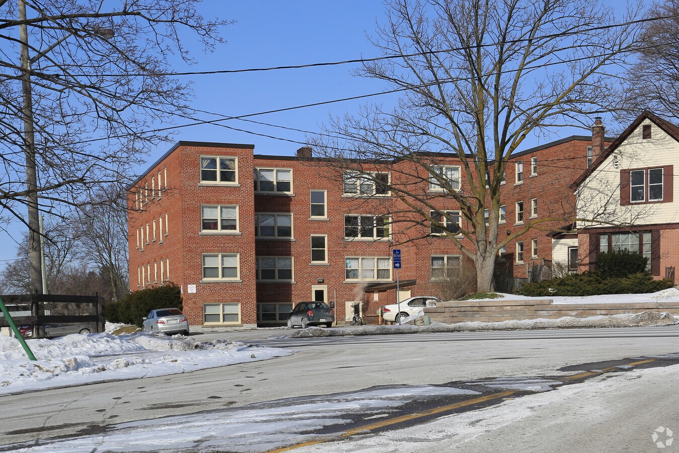 Photo - 141-149 Borden Ave N