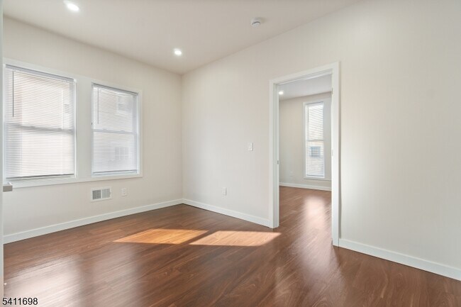 Photo - 826 George St Unit 1