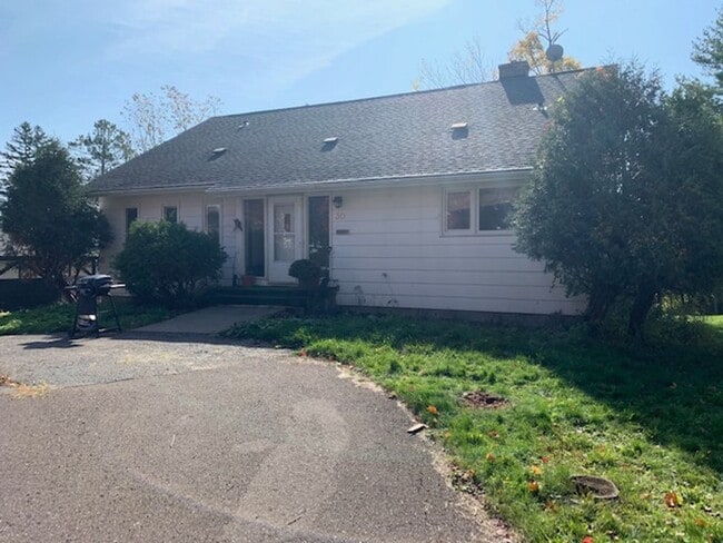 Building Photo - Duluth, MN - 6 bed - 3 bath - Single Famil... Rental