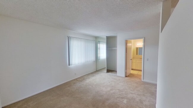 Photo - 555 N Tustin Ave Unidad C